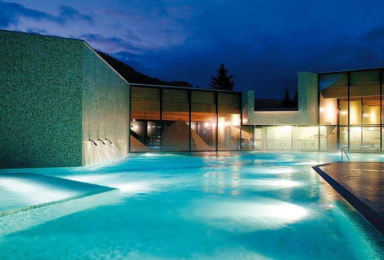 Romantik Hotel L'Etoile Шарме Экстерьер фото