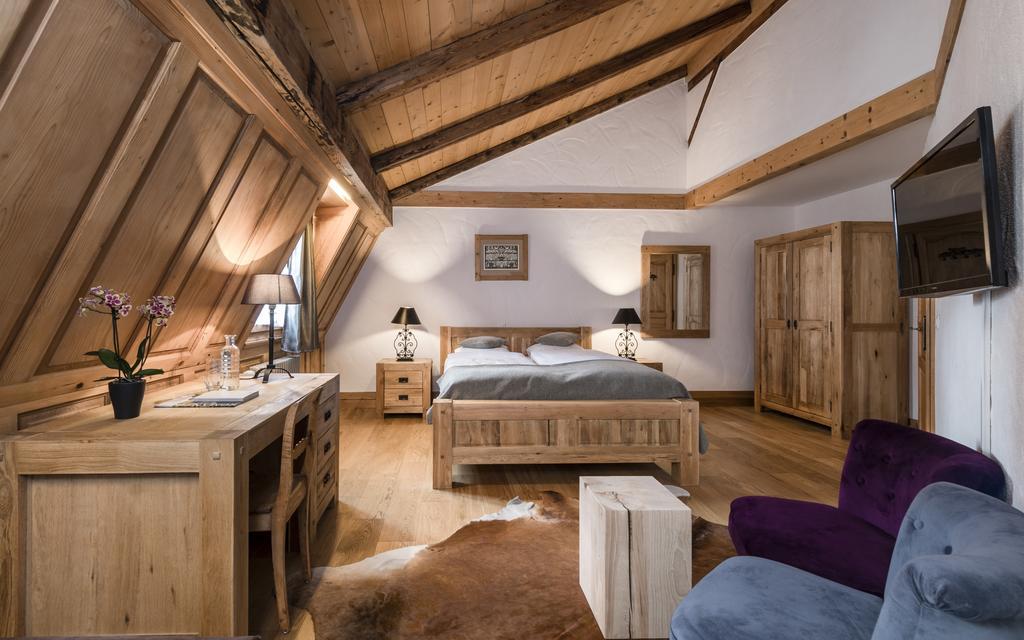 Romantik Hotel L'Etoile Шарме Экстерьер фото